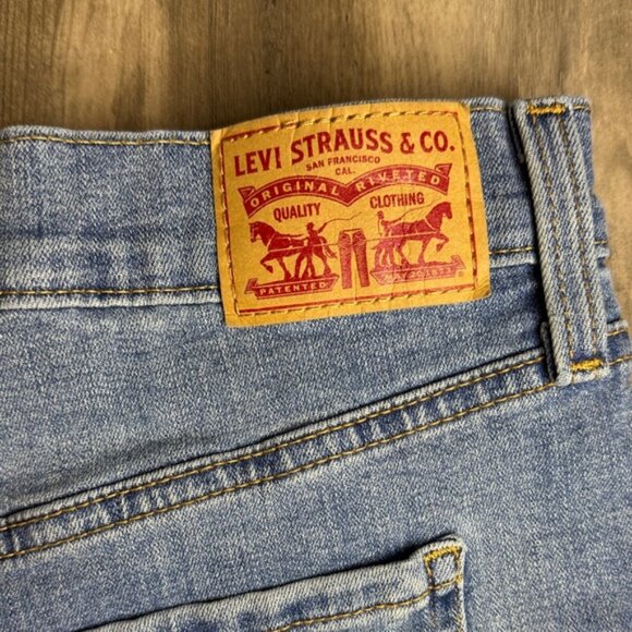 Levi's Women's Mid Length Denim Shorts in Light Blue - Picture 5 of 5